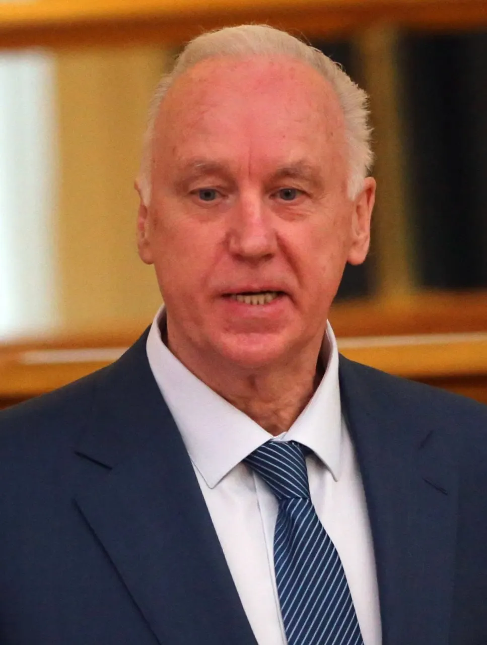 Глава Следственного комитета предложил внести в УК положение об отягчающем наказание за совершение преступлений с использованием информационно‑коммуникационных технологий — в том числе искусственного интеллекта, VPN и прокси. В фокусе — кибермошенничество, незаконный оборот данных и посягательства на критическую инфраструктуру.