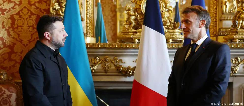 Франция планирует в ближайшие недели передать Украине современные зенитно‑ракетные комплексы SAMP/T, радиолокационные системы и согласовать поставки истребителей Rafale; Киеву также выданы лицензии на производство ряда французских вооружений.