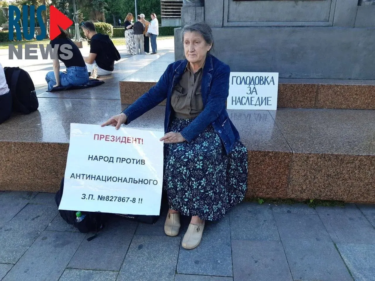 Председатель новосибирского отделения ВООПИК Наталья Шамина объявила голодовку в Москве и была доставлена в полицию, а затем — в психиатрическую больницу. Акции протеста против поправок о лишении памятников охранного статуса проходят в нескольких регионах.