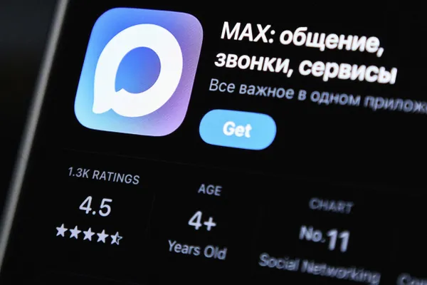 Федеральная антимонопольная служба потребовала от Apple сделать российские поисковики и программы доступными по умолчанию на iPhone и iPad. На устранение нарушений дали срок до 15 июля, в противном случае компании грозит штраф до 4 млн рублей.