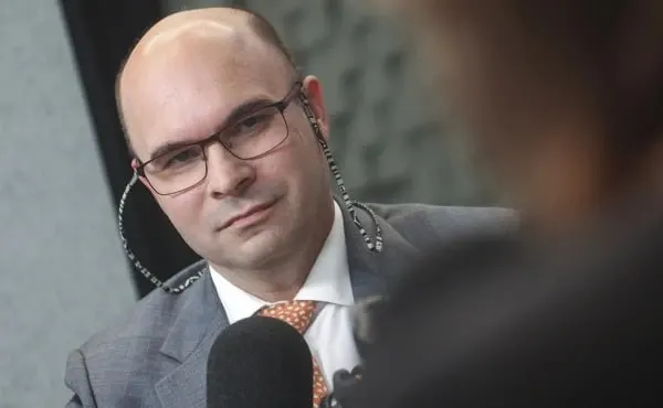 Алексей Заботкин в ходе часовой прямой линии разъяснил позицию ЦБ по курсу рубля, инфляции, банковским вкладам и другим ключевым вопросам экономики.