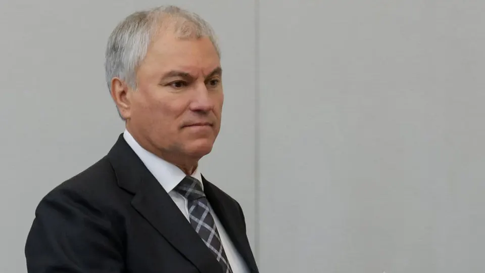 Депутаты предлагают стимулировать развитие трамваев как ответ на дефицит топлива: трамваи вмещают много пассажиров и могут заменить сотни автомобилей, тогда как ограничения на продажу топлива действуют почти повсеместно.