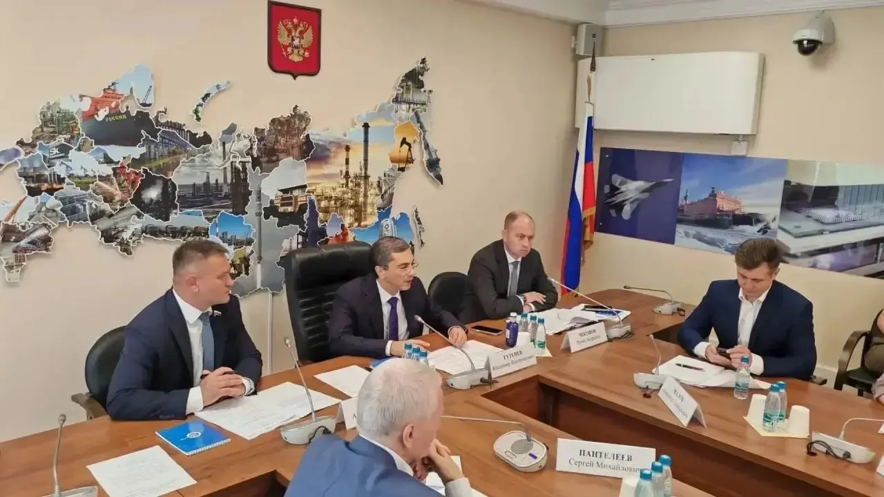 Законопроект позволит Минпромторгу и Минсельхозу получать данные ФНС о формировании цен на каждом этапе цепочки — чтобы оперативно выявлять причины резкого подорожания и реагировать.