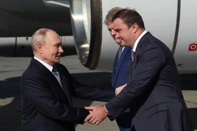 На рабочей встрече затронули рост ВРП до примерно 1,3%, прирост сельского хозяйства около 6%, снижение в промышленности, а также проекты по метро, дольщикам и социальную поддержку.