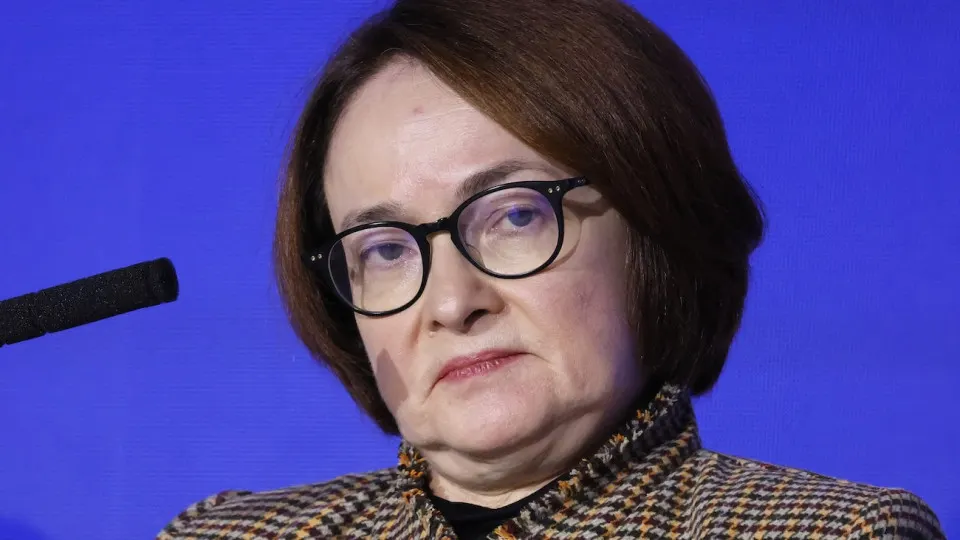 Дефицит топлива и ускорение инфляции заставили банки на межбанковском рынке начать учитывать завершение цикла смягчения и вероятность повышения ключевой ставки ЦБ в ближайший год‑два.