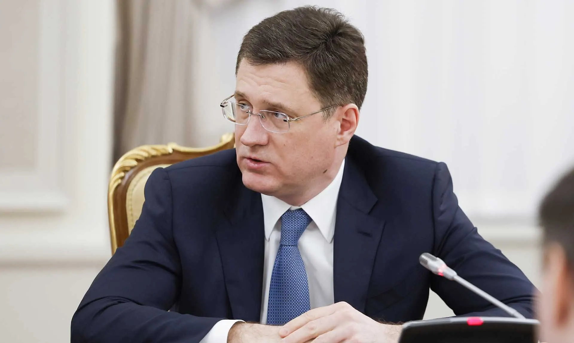 Вице‑премьер заявил, что запасы топлива в стране в целом достаточны; локальные дефициты на отдельных заправках возникают из‑за изменений в логистике и оперативно устраняются. В некоторых регионах введены режимы повышенной готовности.