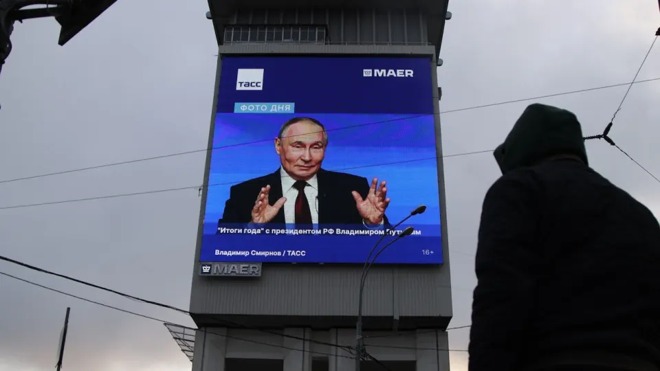 Минэкономразвития отмечает увеличение ВВП на 0,3% за первое полугодие 2026 года. Ускорение в июне не компенсировало падение в начале года; гражданские секторы сокращаются, а прогнозы на год снижаются.