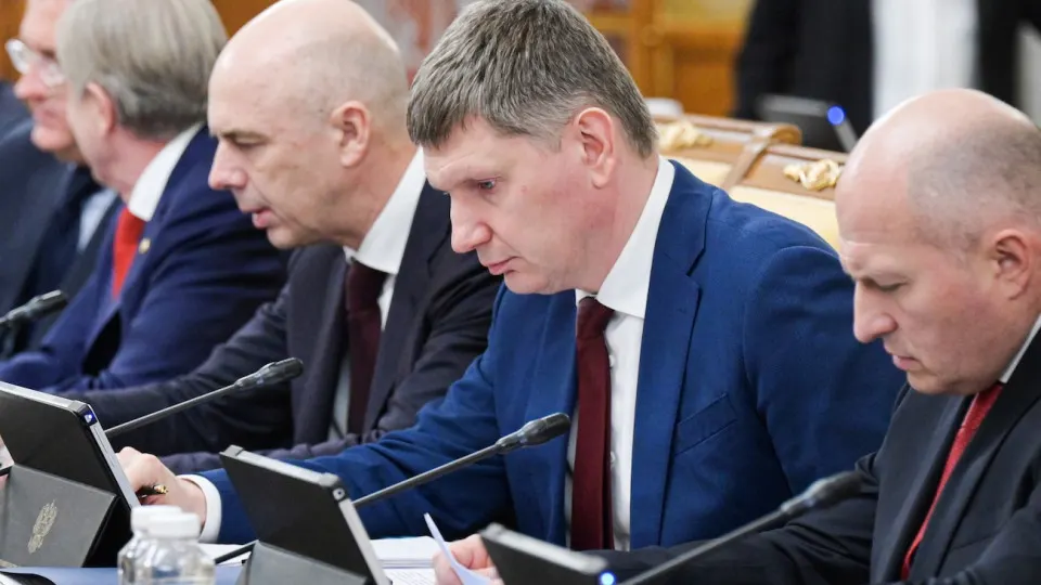 Оперативная оценка показывает рост ВВП на 0,2% за январь–май. Промышленность, инвестиции и ряд секторов остаются в стагнации; экономика становится всё более сегментированной, возможен спад к концу года.