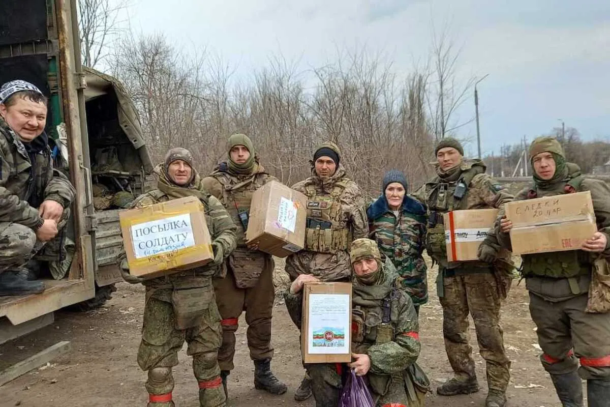 Волонтёры из разных регионов сообщают о перебоях с топливом: выезды в зону СВО сокращаются, часть грузов передаётся попутными машинами, организуются сборы на канистры с бензином.