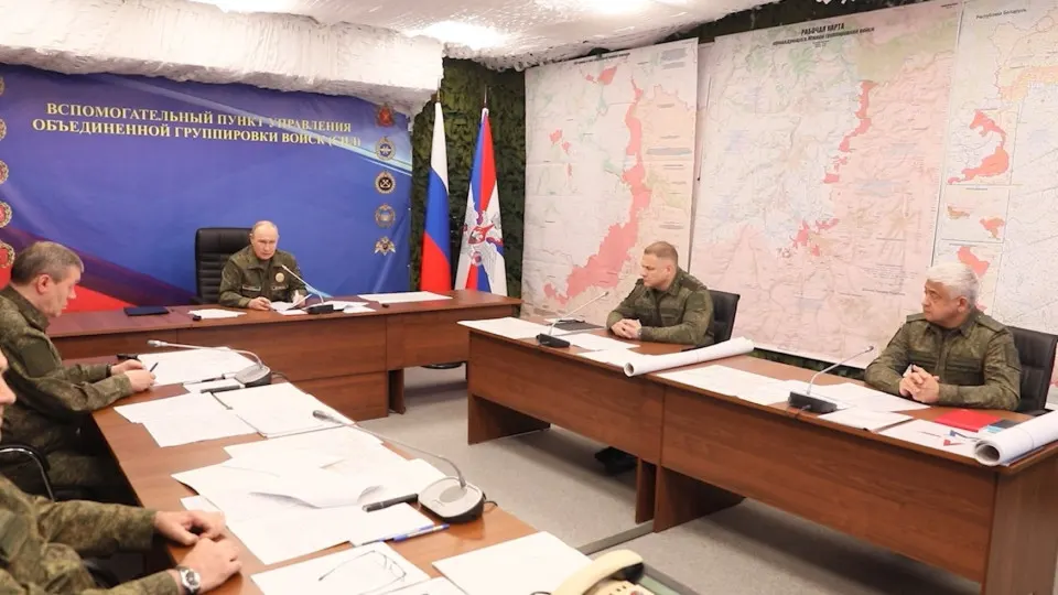 На совещании с военными президент потребовал выяснить степень участия союзников Украины в боевых действиях и объявил о продолжении массированных ударов по объектам, обеспечивающим функционирование военной инфраструктуры Украины.