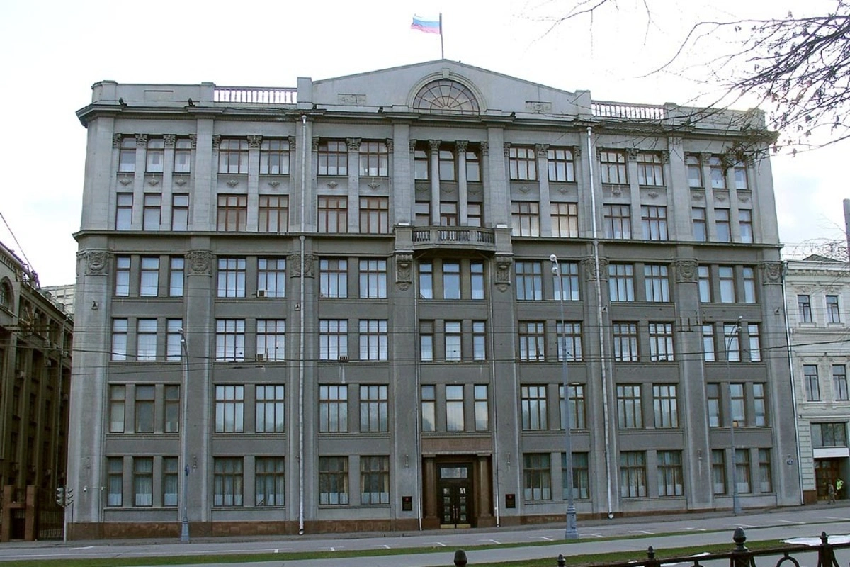 Администрация президента рекомендовала крупным подконтрольным изданиям ограничить публикации с кадрами последствий украинских ударов по России и сосредоточиться на демонстрации результатов ответных ударов.