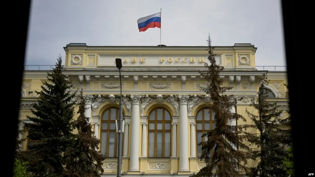 ЦБ расширил перечень криптоактивов, доступных на биржах для обращения, установил лимиты для неквалифицированных инвесторов и обозначил сроки вступления закона о цифровых валютах.