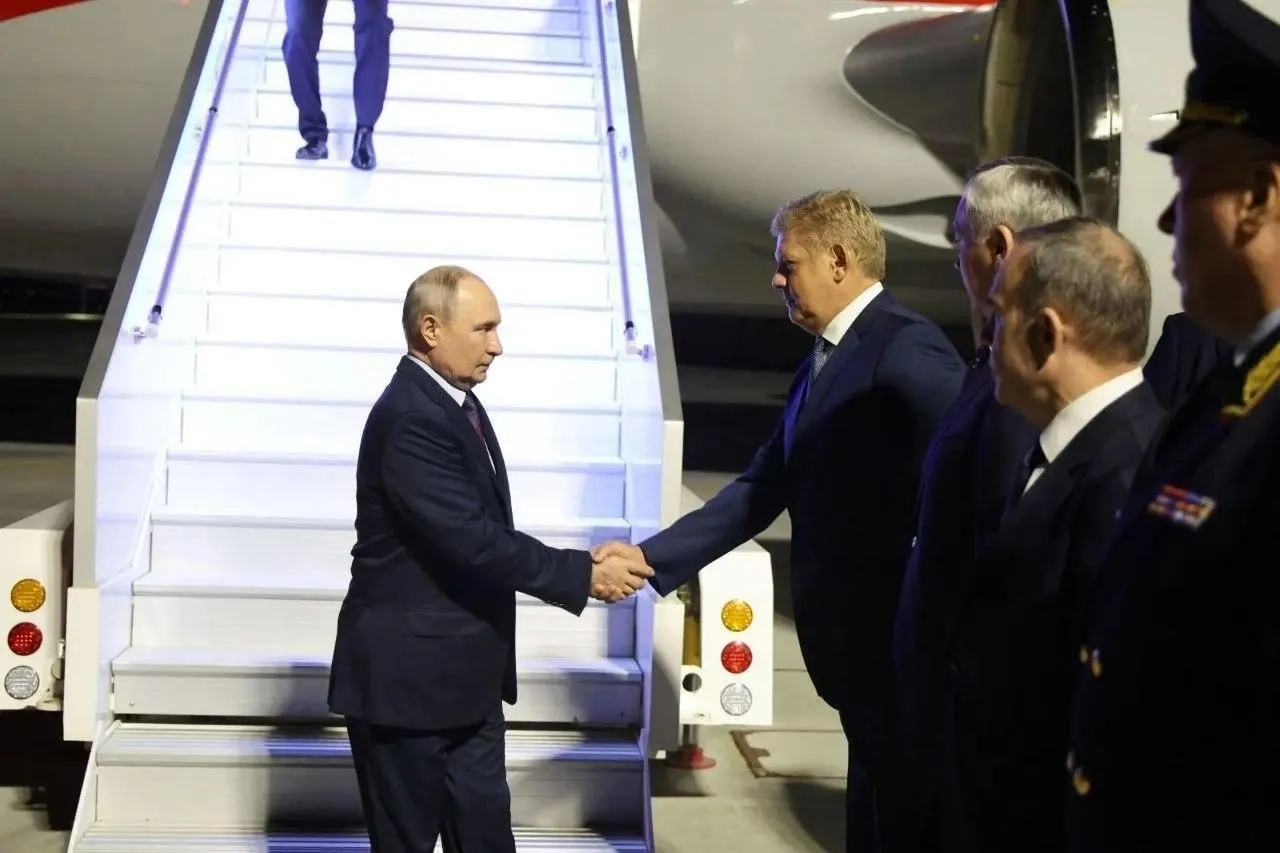 Президент посетил Новосибирск по случаю открытия СКИФа — Сибирского кольцевого источника фотонов.