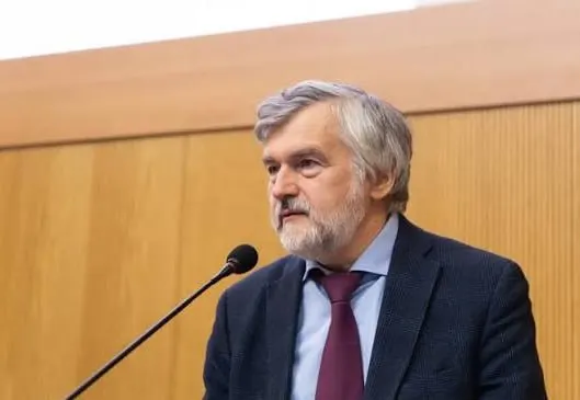 Андрей Клепач покинул пост после высказываний об экономическом и технологическом отстающих положениях страны, сделанных на заседании в мае.