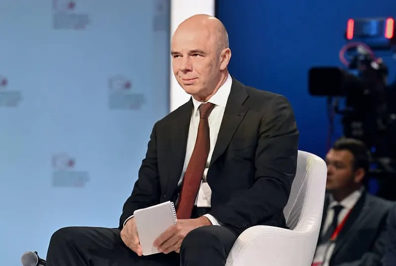 Глава Минфина заявил об обеспеченности бюджета и отсутствии проблем с финансированием; дефицит на начало 2026 года составил около 6,46 трлн рублей (примерно 2,8% ВВП).