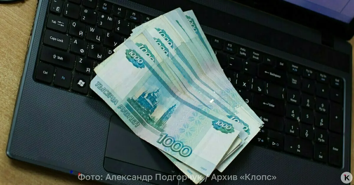 Рассматриваются перспективы выпуска пластиковых банкнот: долговечность, экономия бюджета на перевыпуск и усиленная защита от подделок.