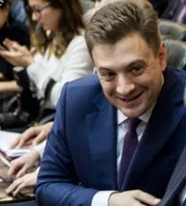Депутат обратился к Минпромторгу с просьбой снизить стоимость автомобилей «АвтоВАЗа» на внутреннем рынке, указав, что за границей LADA дешевле, чем в России; пример — Vesta и Niva Legend 3D в Белоруссии.