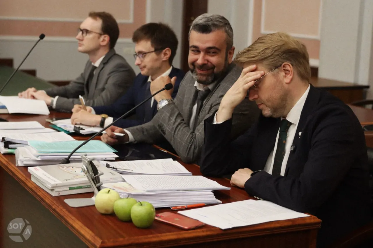 Иск о нарушениях агитации в соцсетях, нарушении авторских прав и призывах к миру рассматривается в рамках федерального дела.