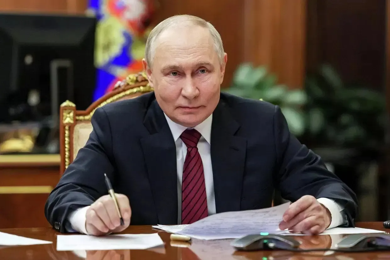 За восемь месяцев 2026 года добровольные взносы бизнеса в федеральный бюджет достигли рекордных 383,69 млрд рублей, сопровождаясь обсуждениями реформ бизнес-омбудсмена.