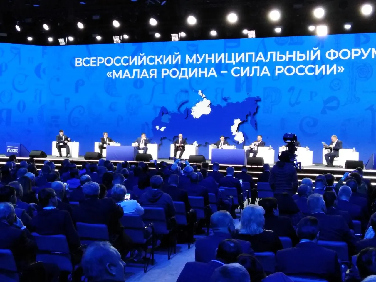 Указ устанавливает ежегодное проведение муниципального форума и церемонии вручения премии, направленной на поддержку местного самоуправления, под руководством Сергея Кириенко.