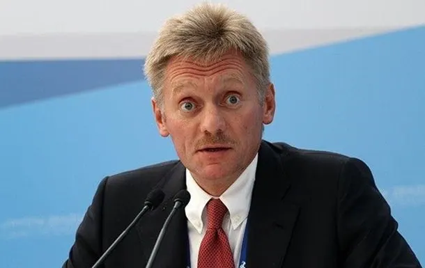 Пресс-секретарь президента заявил, что в РФ журналисты работают без ограничений, Москва не вмешивается во внутреннюю работу СМИ, в отличие от США.