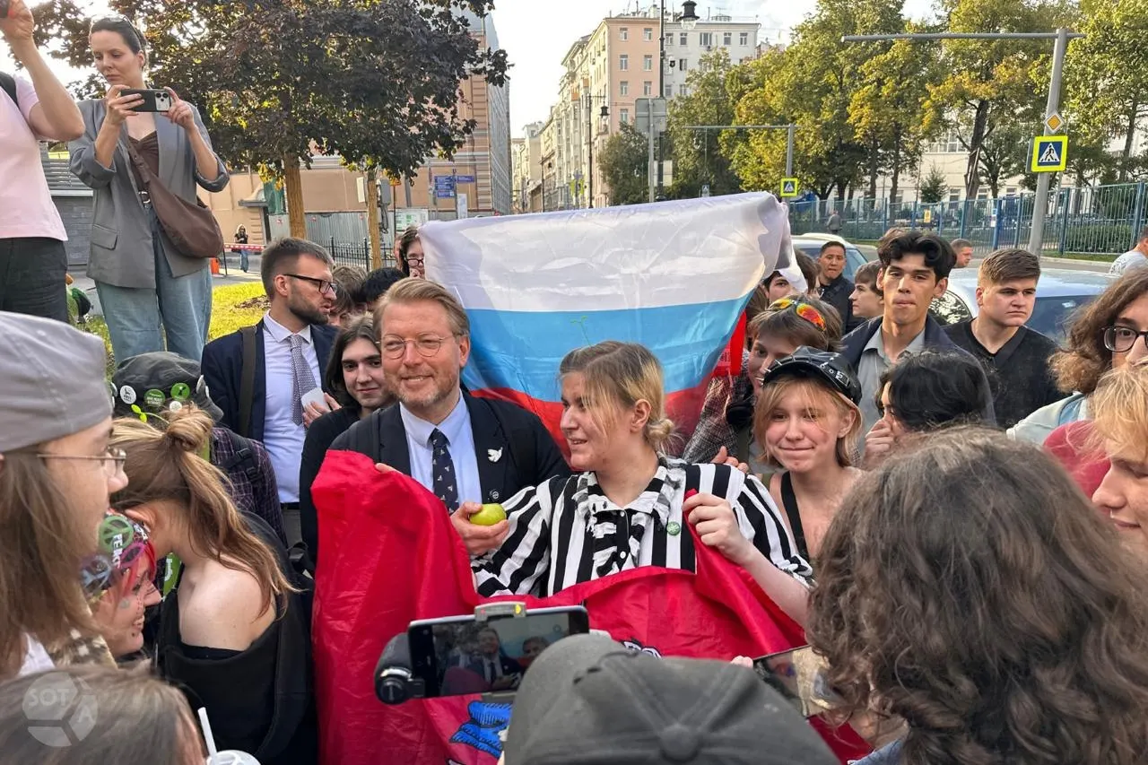 Суд отказался рассмотреть жалобу партии на отмену регистрации списка на выборах в Госдуму; партия намерена обратиться в Конституционный суд.