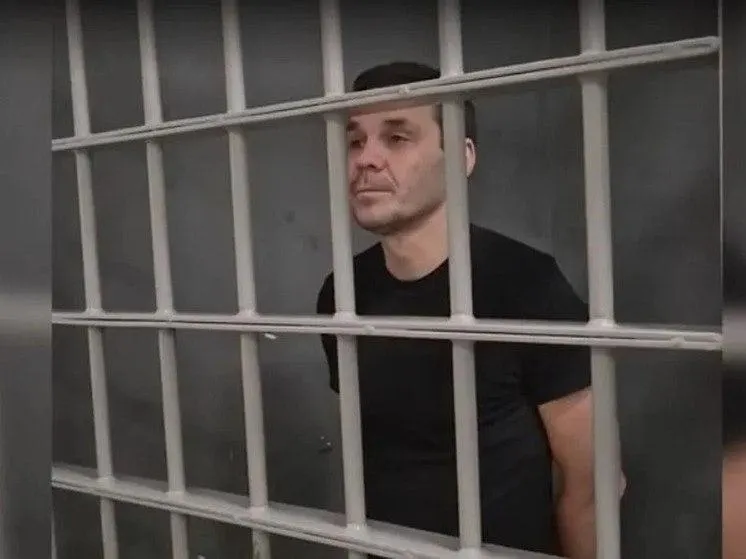 48-летний мужчина с двойным гражданством осуждён за госизмену на 14 лет колонии; апелляционный суд подтвердил решение; дело связано с переводами средств на ВСУ