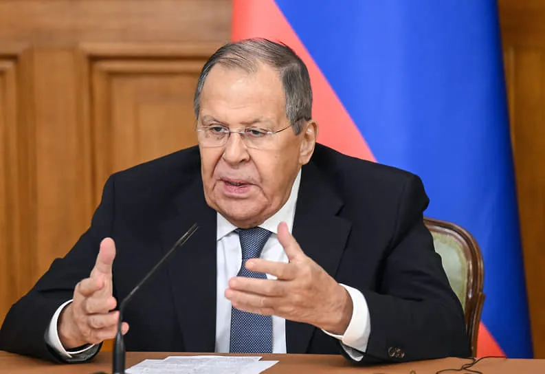 Глава МИД заявил, что информационная война вокруг операции на Украине будет продолжаться и обостряться.