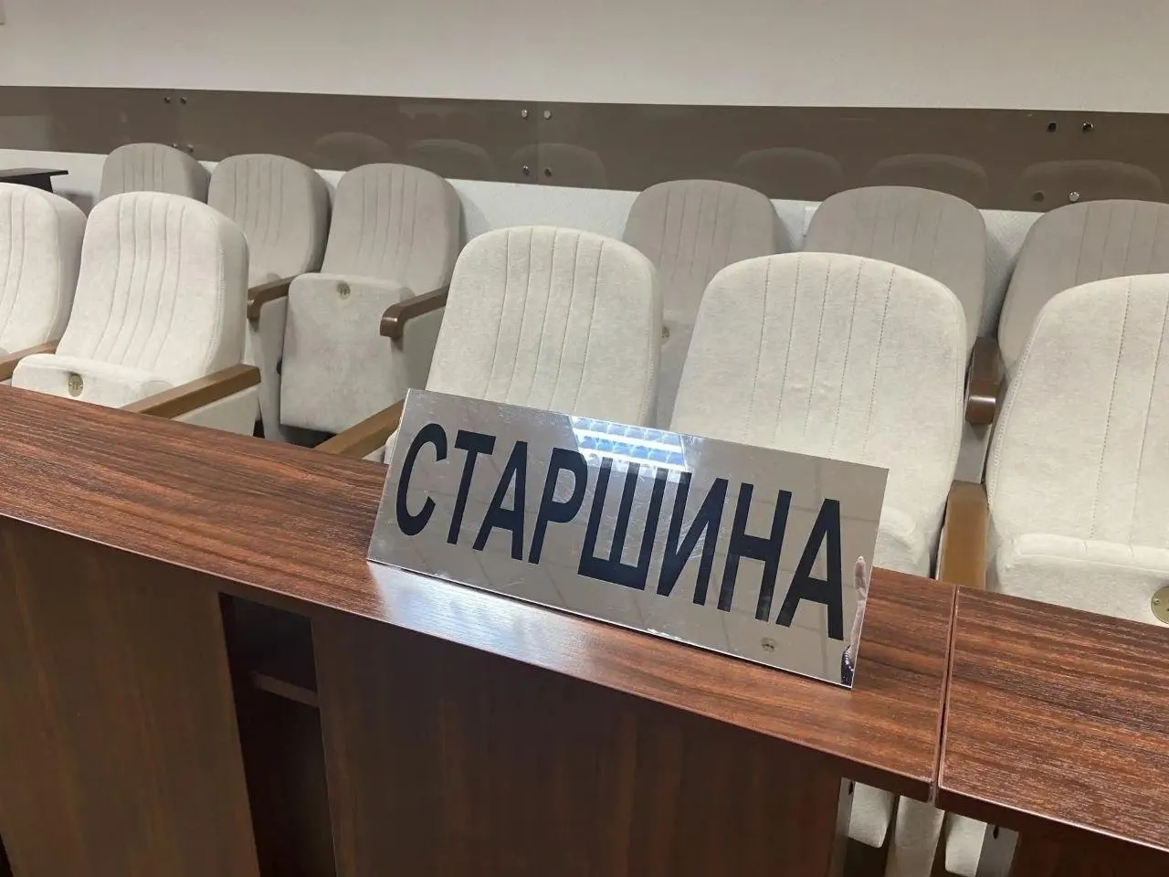 По проекту число заседателей сократят вдвое, а судья будет присутствовать в совещательной комнате.