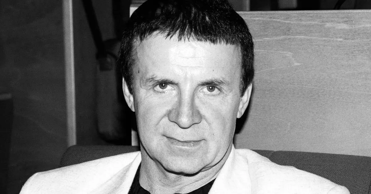 Сообщение о кончине известного российского экстрасенса без указания источника.